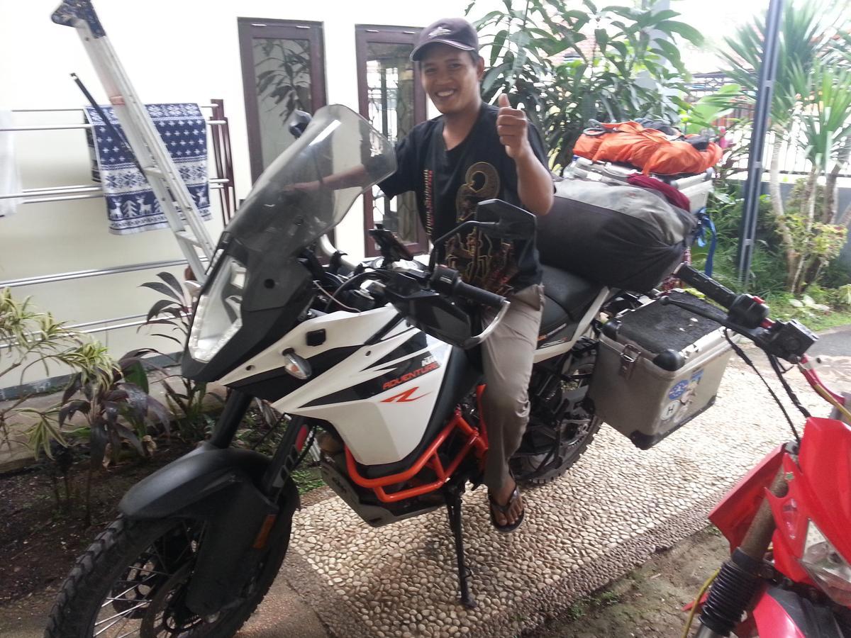 Javalindra Homestay Tour And Travel バニュワンギ エクステリア 写真
