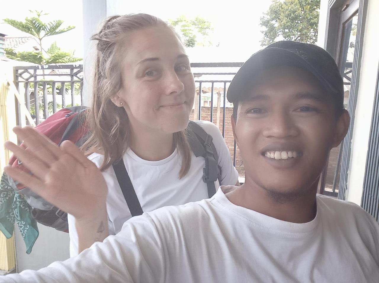 Javalindra Homestay Tour And Travel バニュワンギ エクステリア 写真